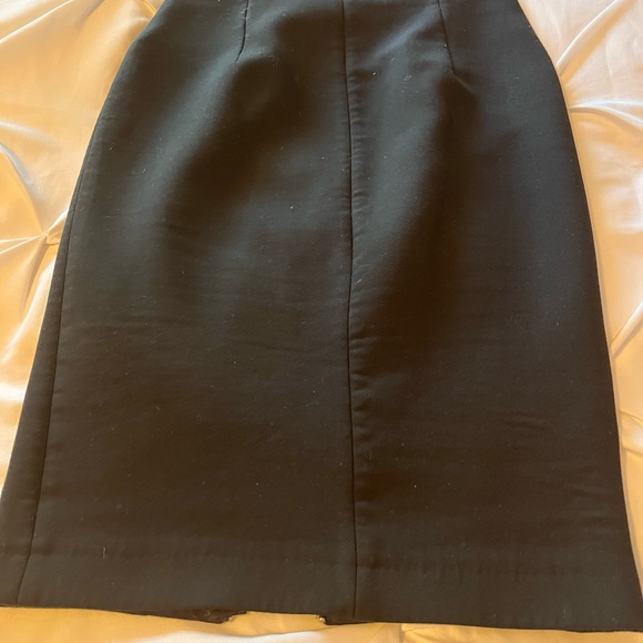 Black Zara pencil skirt, size small - Picture 3 of 4